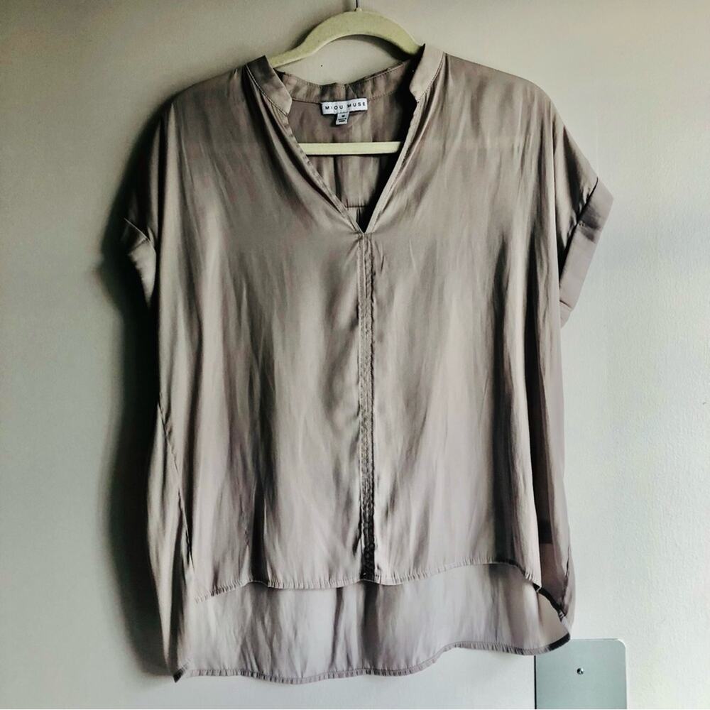 Miou Muse Silky Dropped Shoulder V-Neck Silver Gray Blouse Women's Size M - Picture 2 of 8